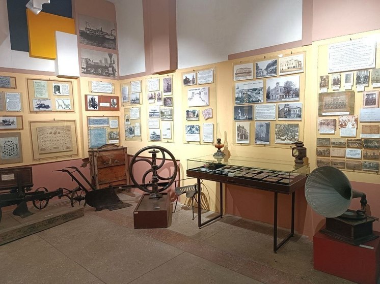В Токмаке открыли отремонтированный выставочный зал краеведческого музея