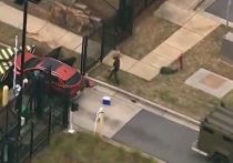 Автомобиль врезался в ворота отделения Федерального бюро расследований (ФБР) в окрестностях Атланты, штат Джорджия