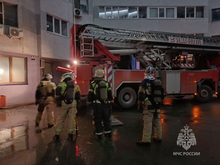 В Барнауле спасли людей при ночном пожаре в 16-этажной высотке