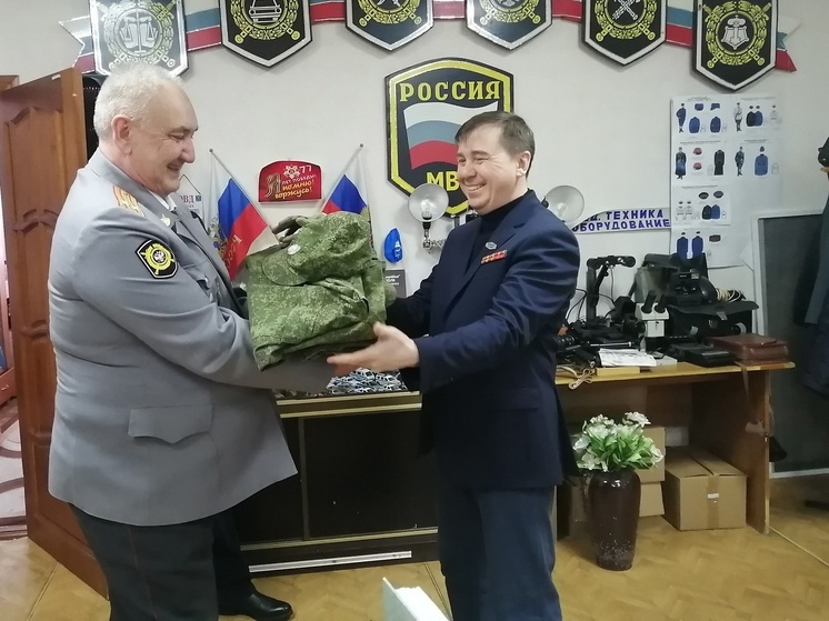 В Муравленко боец СВО передал свою форму в музей