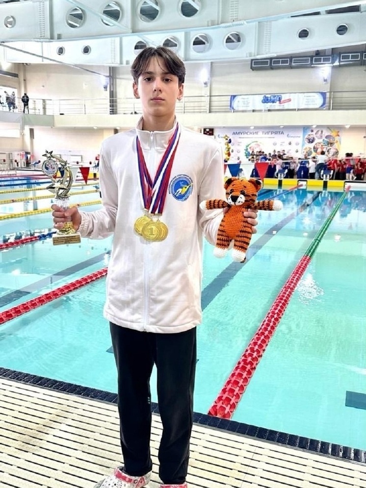 Юный пловец из Бурятии завоевал три золотых медали