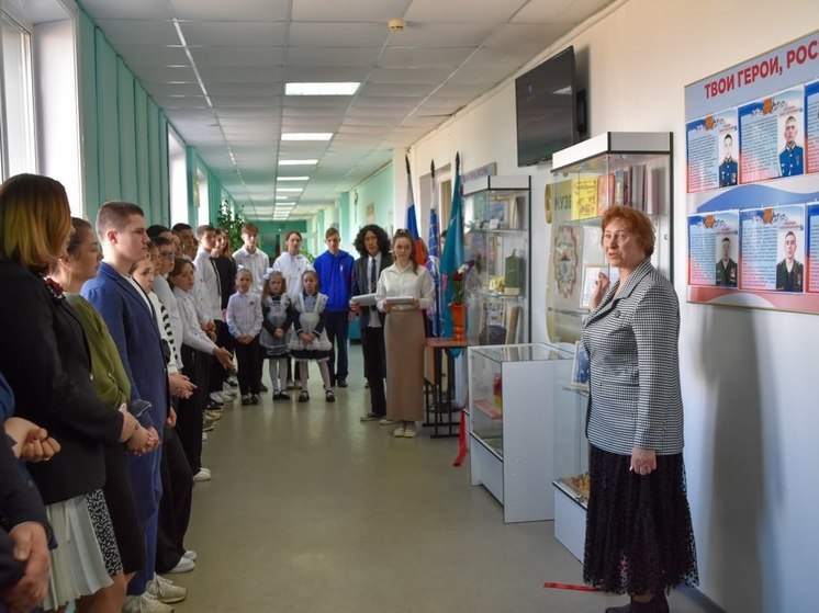 В школе Южно-Курильска открыли музейный уголок о героях СВО