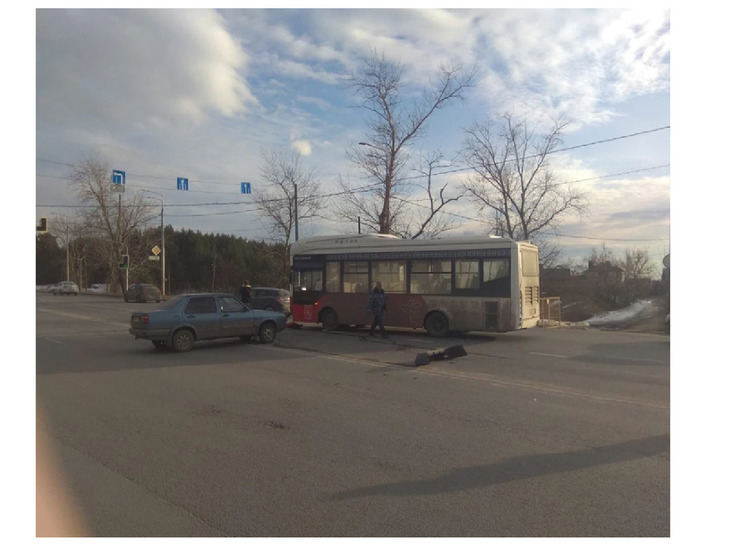 Во Владимире легковушка врезалась в городской автобус №13С
