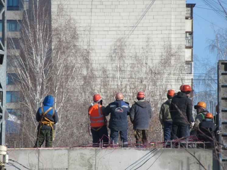 В Свердловской области на 17% выросла зарплата рабочего в строительстве
