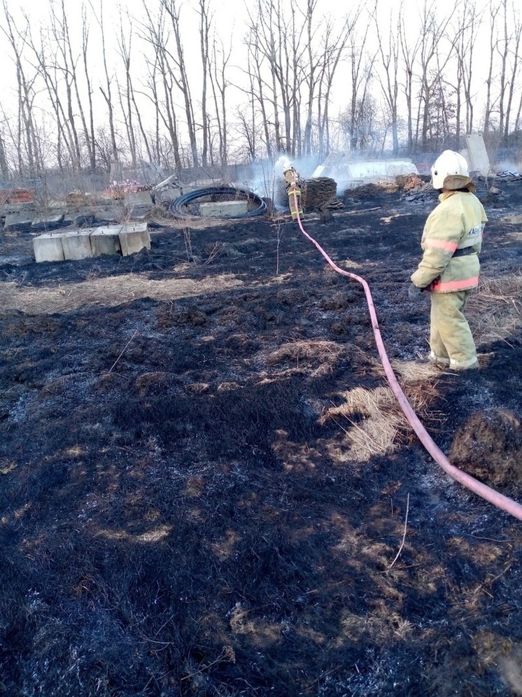 В Золотухинском районе Курской области за день потушили три пожара