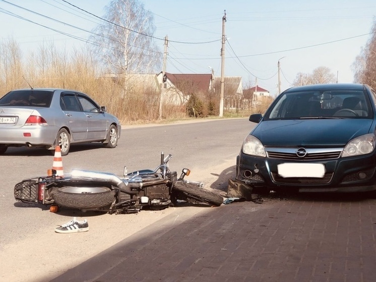 В массовом ДТП в брянском Новозыбкове покалечился мотоциклист