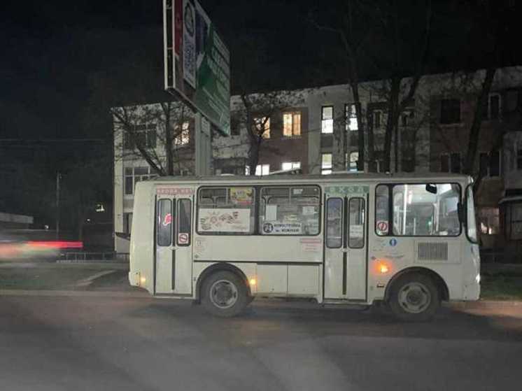 В Шахтах 53-летний мужчина попал под колеса автобуса