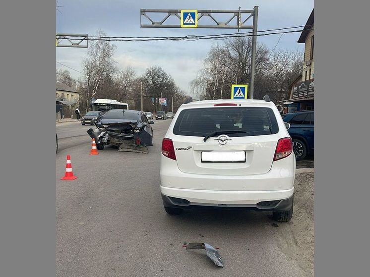 14-летнего мальчика отвезли в больницу после аварии в Воронеже
