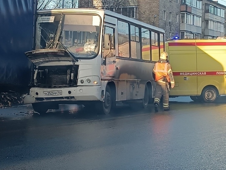 Поднимающие цены на проезд маршрутчики могут ездить по Петрозаводску до 2026 года
