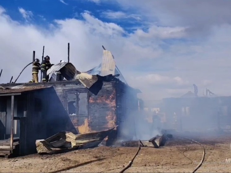 Дом, баня и машина сгорели в селе под Читой