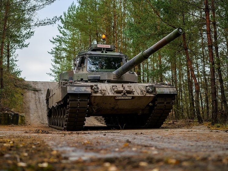 Российский военный рассказал, что ВСУ пытаются забрать подбитый на Донецком направлении танк Leopard
