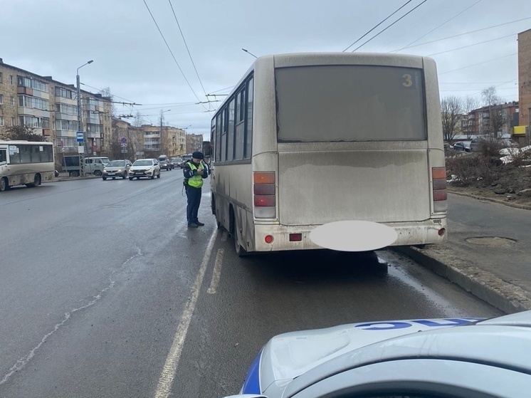 Водитель маршрутки в Петрозаводске проскочил на красный и попал на штраф
