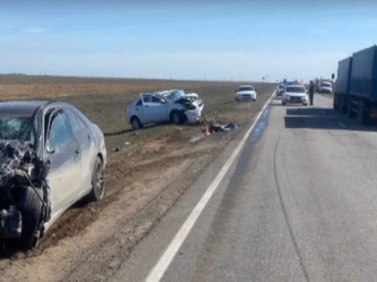 В Калмыкии в дорожной аварии погиб человек и еще шестеро пострадали