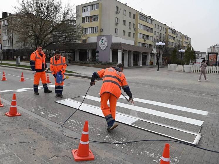 В Белгороде специалисты начали наносить дорожную разметку