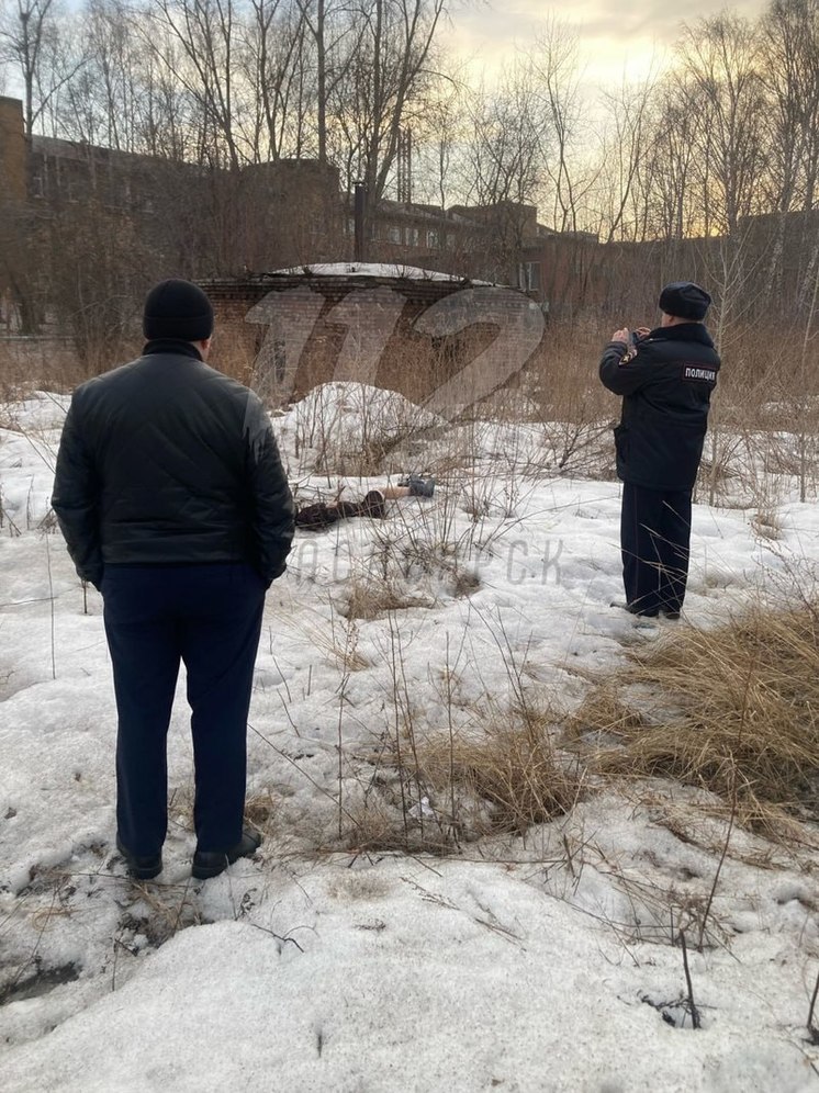 Оттаявший труп мужчины нашли возле БСМП в Красноярске