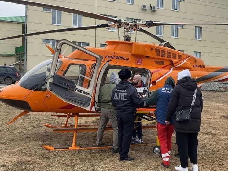  Из Туринска в Екатеринбург экстренно доставили водителя, пострадавшего в ДТП