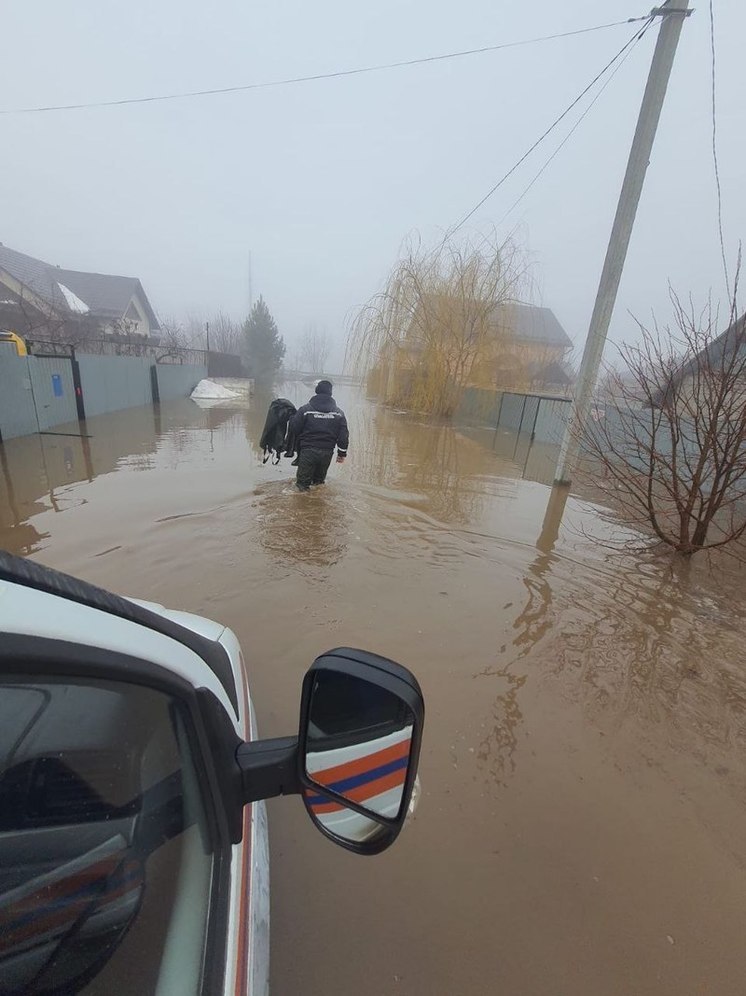 Талые воды затопили зауральную часть Оренбурга