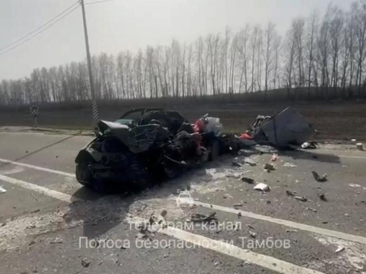 В Жердевском округе при столкновении фуры и легковушки погиб водитель