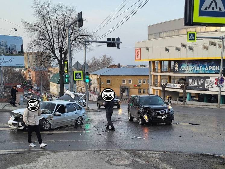 В Пензе произошло жуткое ДТП на перекрестке улиц Володарского и Кураева