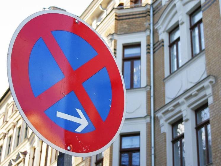 В Барнауле на некоторых участках улиц запретят остановку автомобилей