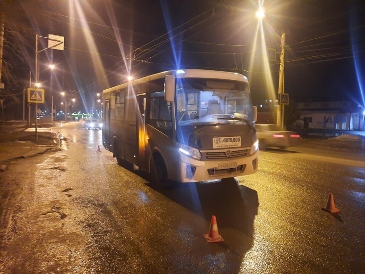 В Омске автобус с 30 пассажирами сбил пешехода