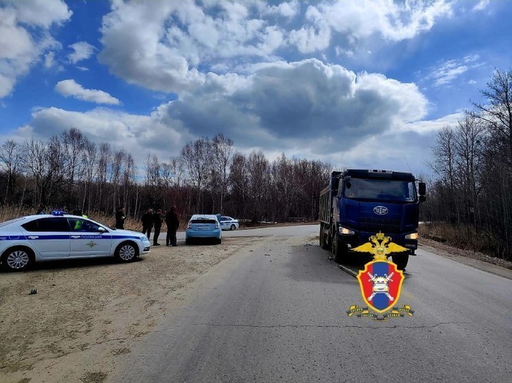 На трассе рядом с Хабаровском столкнулись легковое авто и грузовик