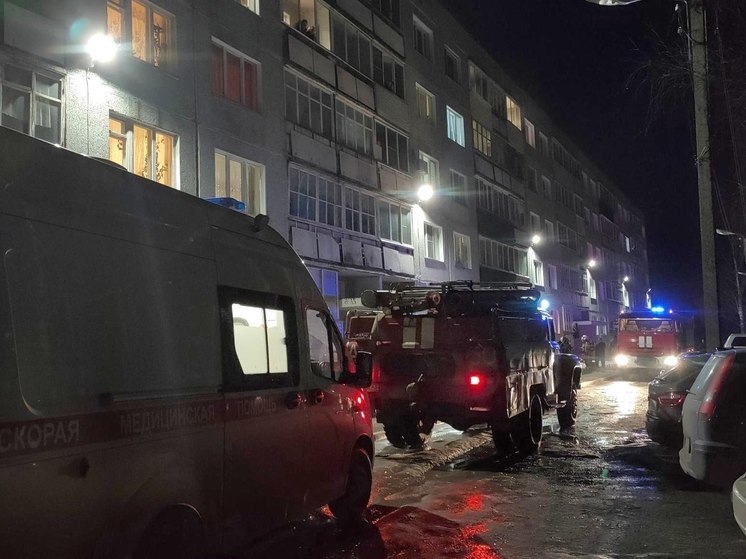 В Кировской области пришлось эвакуировать подъезд дома при тушении пожара