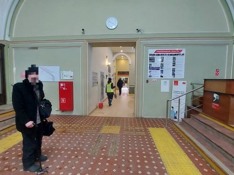 В Твери 61-летний мужчина украл на железнодорожном вокзале сумку у случайного знакомого