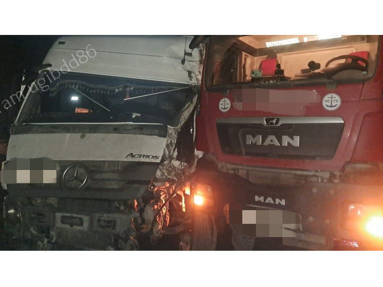 В Нефтеюганском районе произошло ДТП с легковушкой и грузовиком