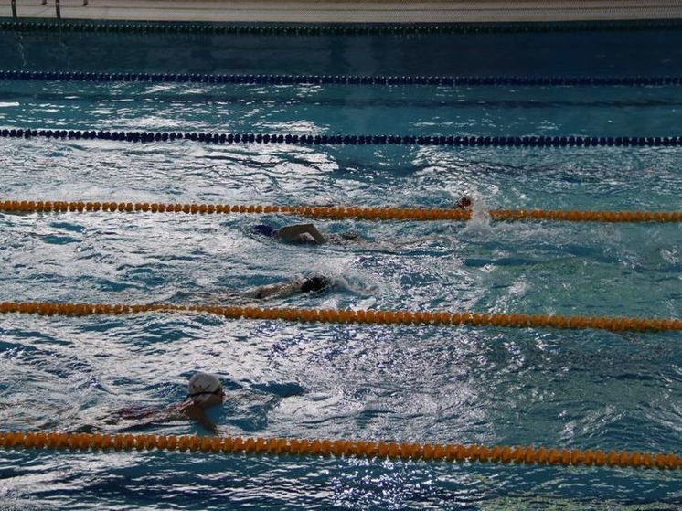 Хакасия собрала больше 600 пловцов на межрегиональных соревнованиях
