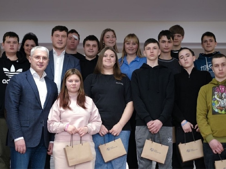 Школьники из Донбасса в Ноябрьске погуляли на Дне оленевода и получили подарки от Романова