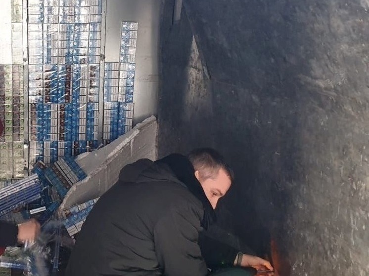 В Сочи задержали грузовик с контрабандой 68 тысяч пачек сигарет из Абхазии