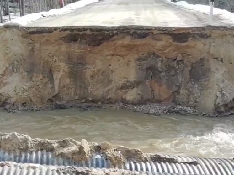 Дорогу смыло паводковыми водами в Калужской области