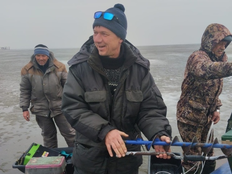 На Рыбинском водохранилище 8 рыбаков уплыли на льдине