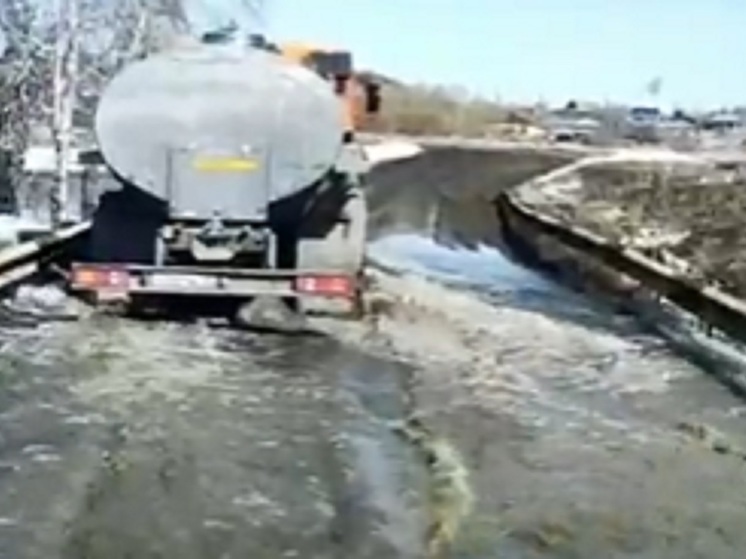 Затопленная дорога отрезала курганские населенные пункты от «большой земли»