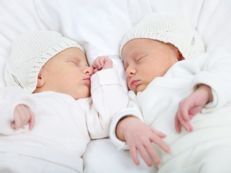 Пять двоен и одна тройня родились в Смоленске в марте