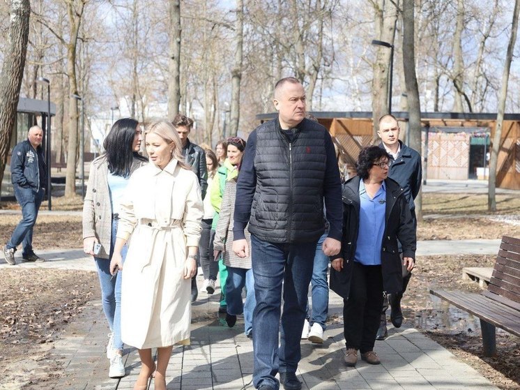 Глава Серпухова проверил качество уборки в парке им. Олега Степанова