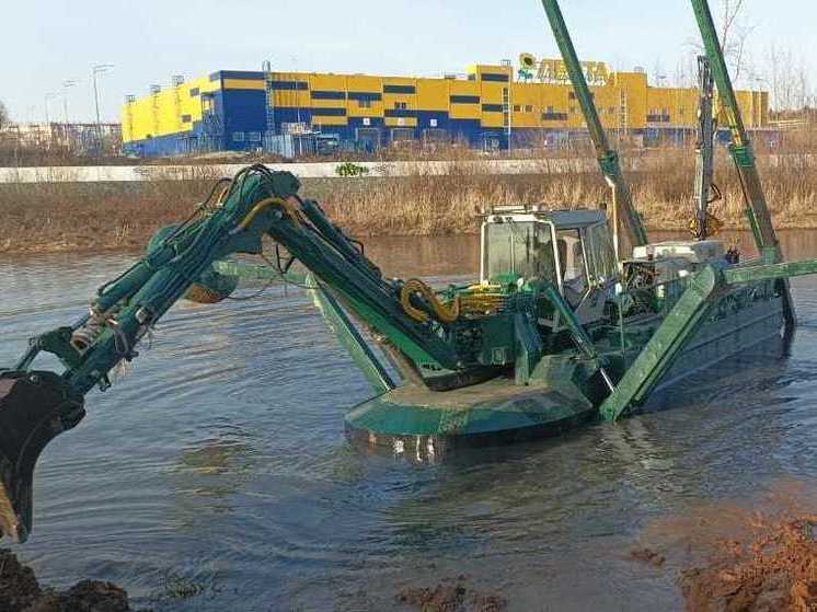 В Челябинск для очистки реки Миасс пригнали уникальную спецтехнику