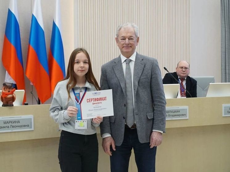 Школьница из Калмыкии получила награду в Центральной избирательной комиссии