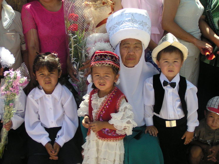 В Кыргызстане школы будут наказывать за экзамены