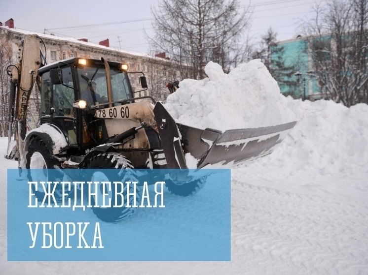 Дорожники продолжают вывозить снег из Мурманска