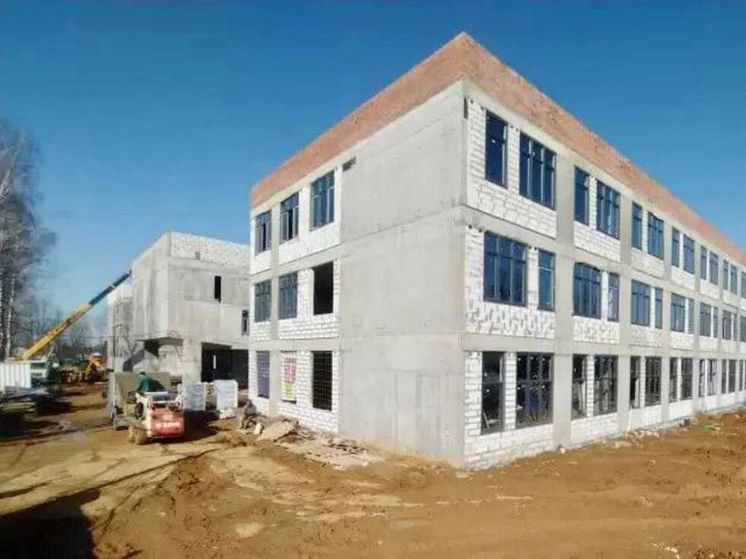 В новом корпусе школы в округе Домодедово начались фасадные работы