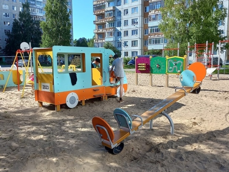 Для детских площадок Маймаксанского округа Архангельска закупают новое оборудование