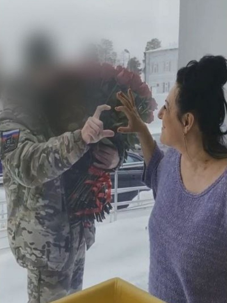 Боец СВО с фронта приехал в Ноябрьск встретить жену с малышом из роддома