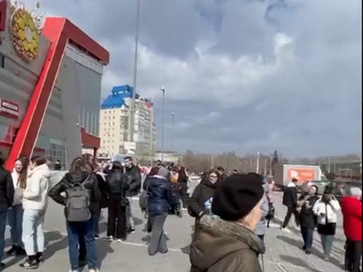 В Барнауле из торгового центра «Огни» эвакуировали людей