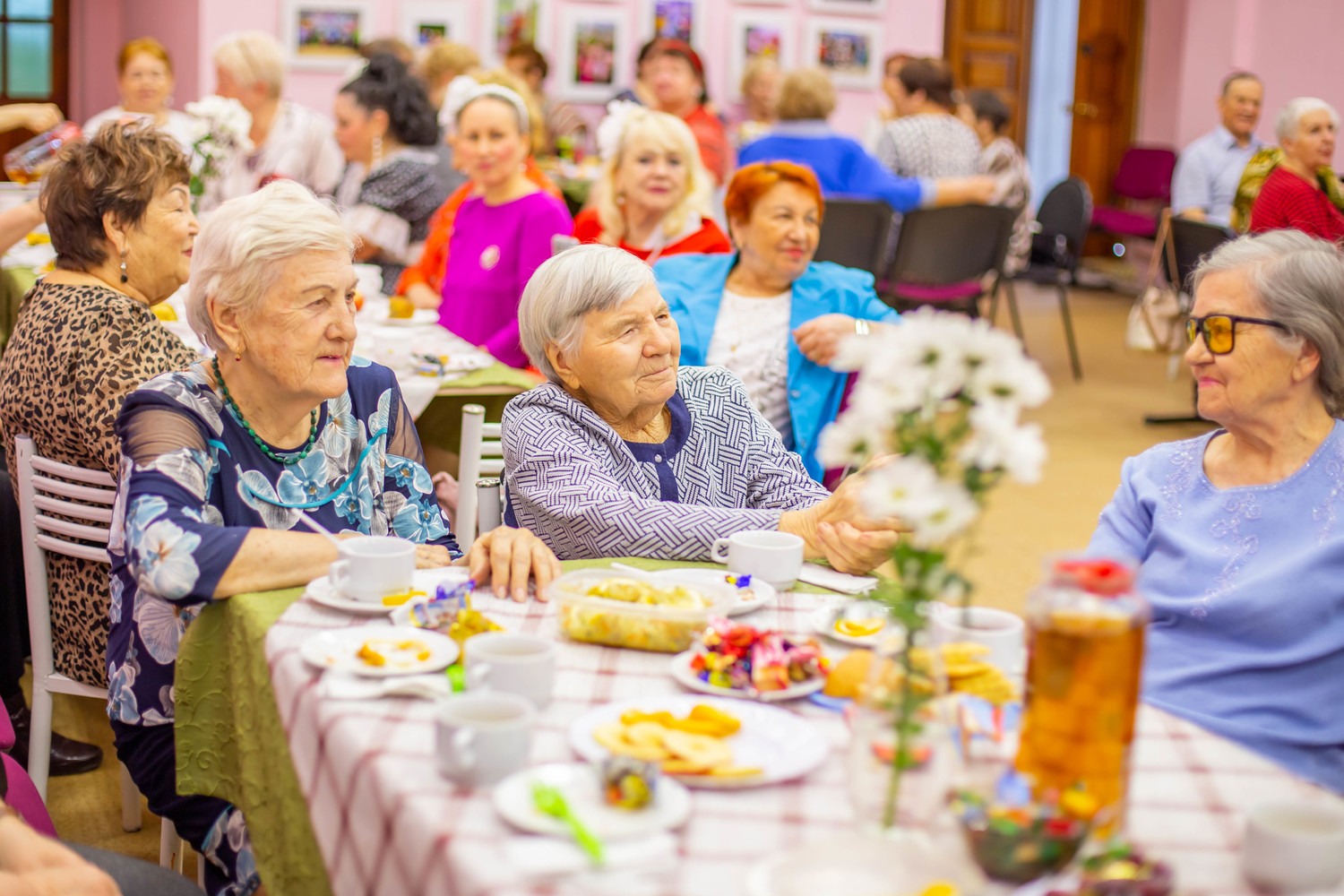 Хабаровские пенсионеры устроили витаминную вечеринку: фото