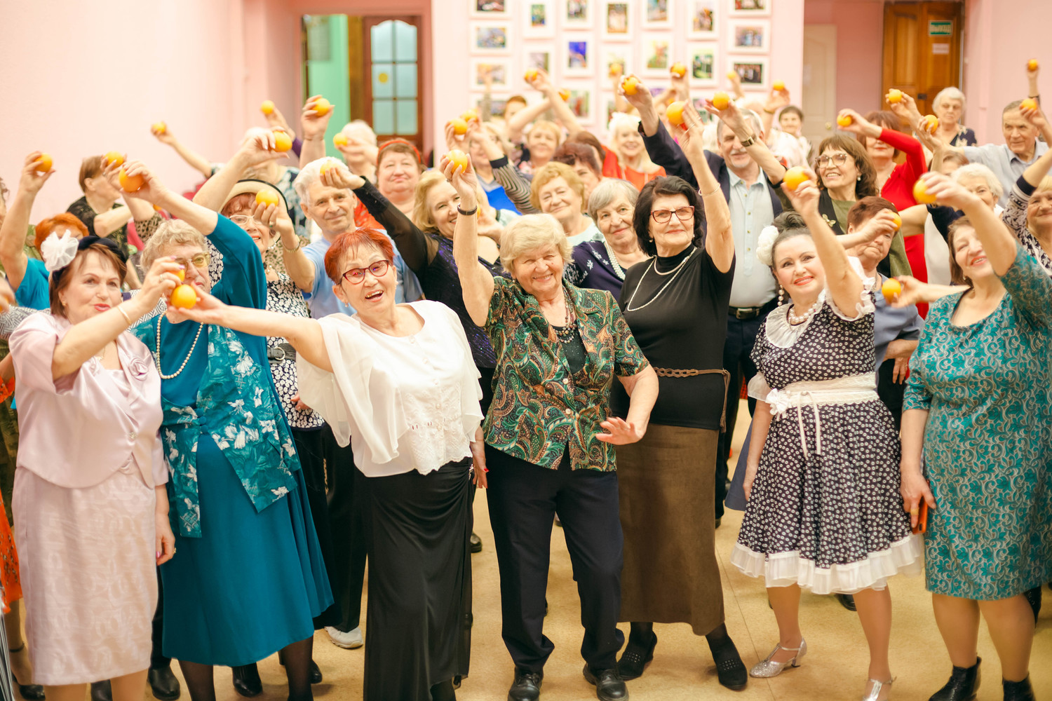 Хабаровские пенсионеры устроили витаминную вечеринку: фото