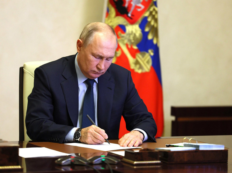 Песков: Путин не планирует звонить Макрону после беседы Шойгу с Лекорню