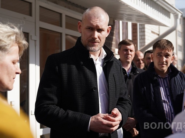 И.о. мэра Вологды Андрей Накрошаев встретился с жителями дома №5в по улице Ярославской