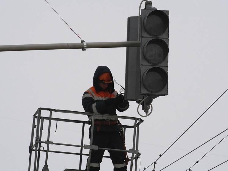 Шесть светофоров в Брянске обесточены из-за ураганного ветра